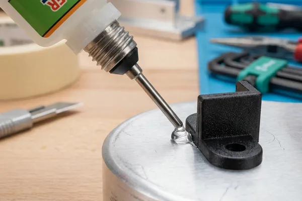 چسب‌های فوری و قطره‌ای (Instant/Cyanoacrylate Adhesives)